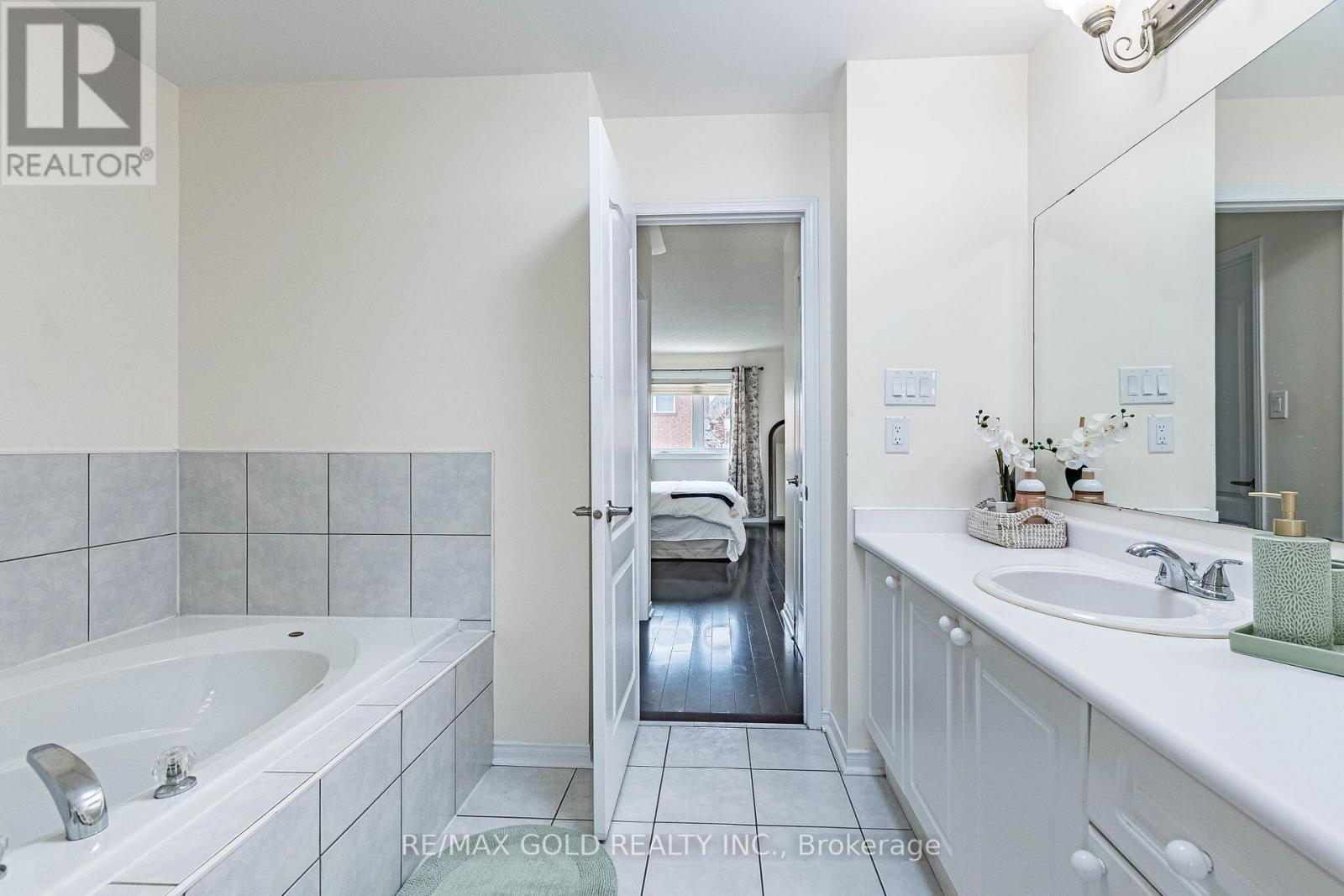 26 Waterdale Road, Brampton, Ontario  L7A 1S3 - Photo 32 - W12920754