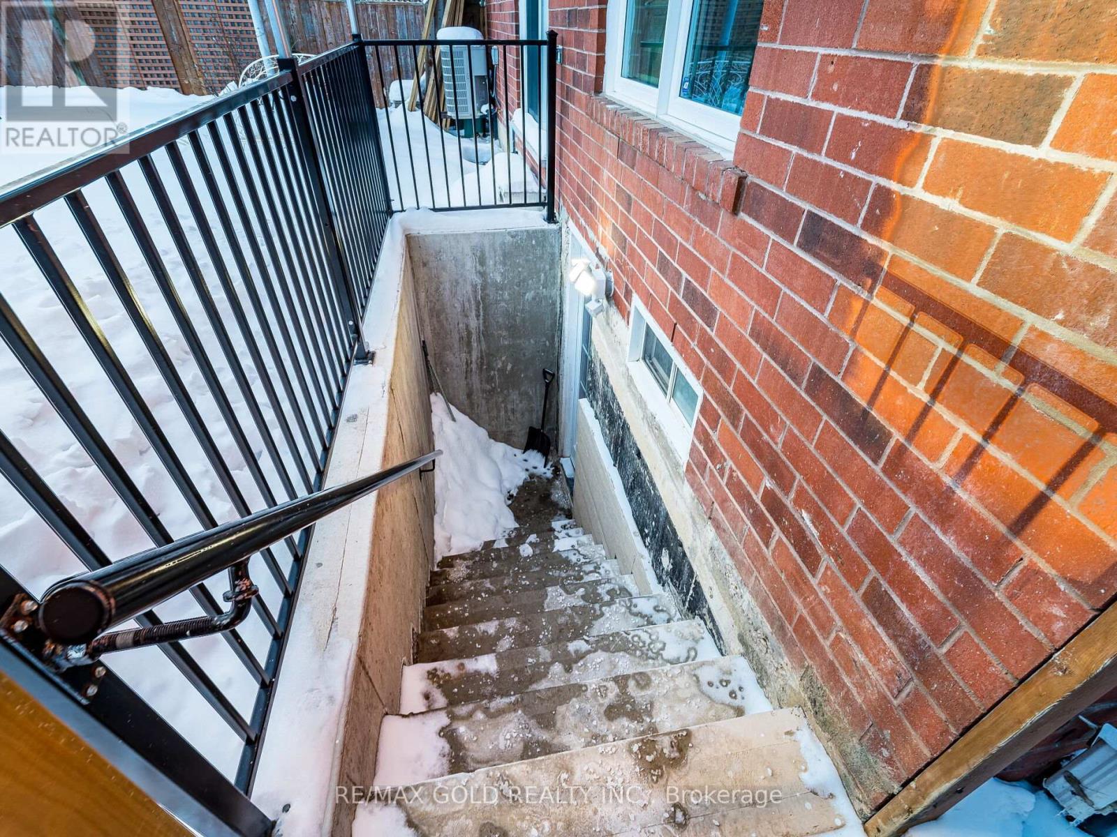 26 Waterdale Road, Brampton, Ontario  L7A 1S3 - Photo 40 - W12920754