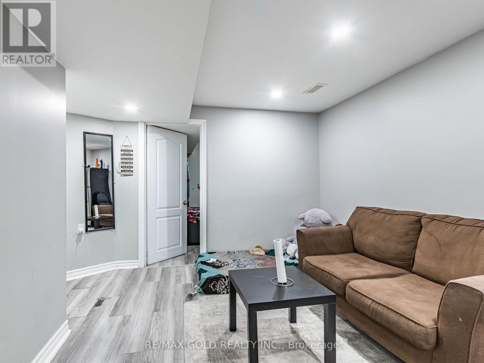 26 Waterdale Road, Brampton, Ontario  L7A 1S3 - Photo 42 - W12920754