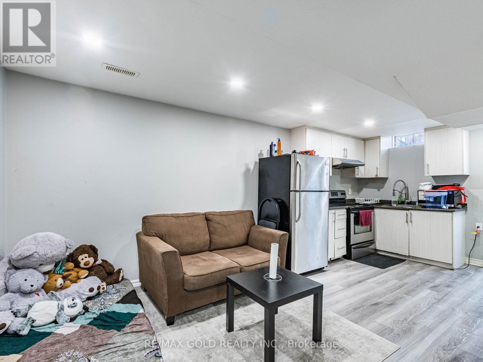 26 Waterdale Road, Brampton, Ontario  L7A 1S3 - Photo 43 - W12920754