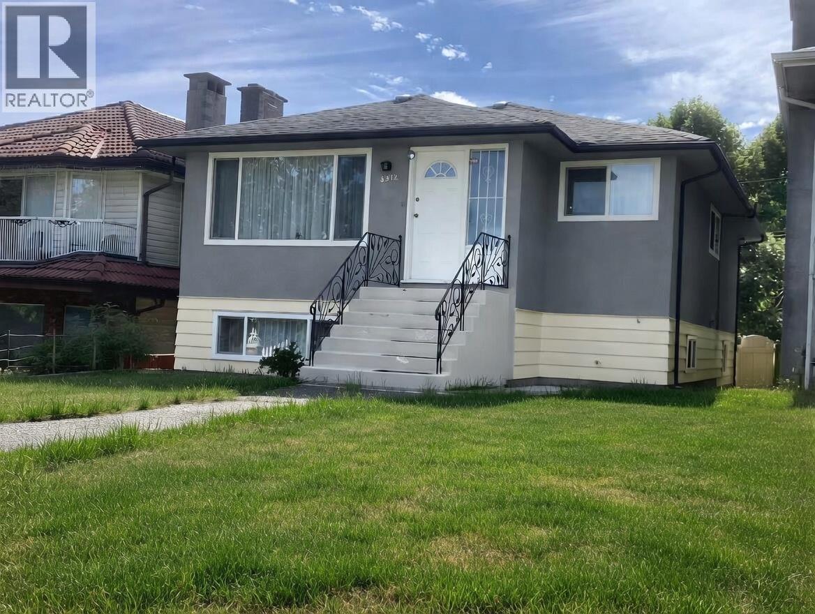 3312 QUEENS AVENUE, Vancouver, British Columbia