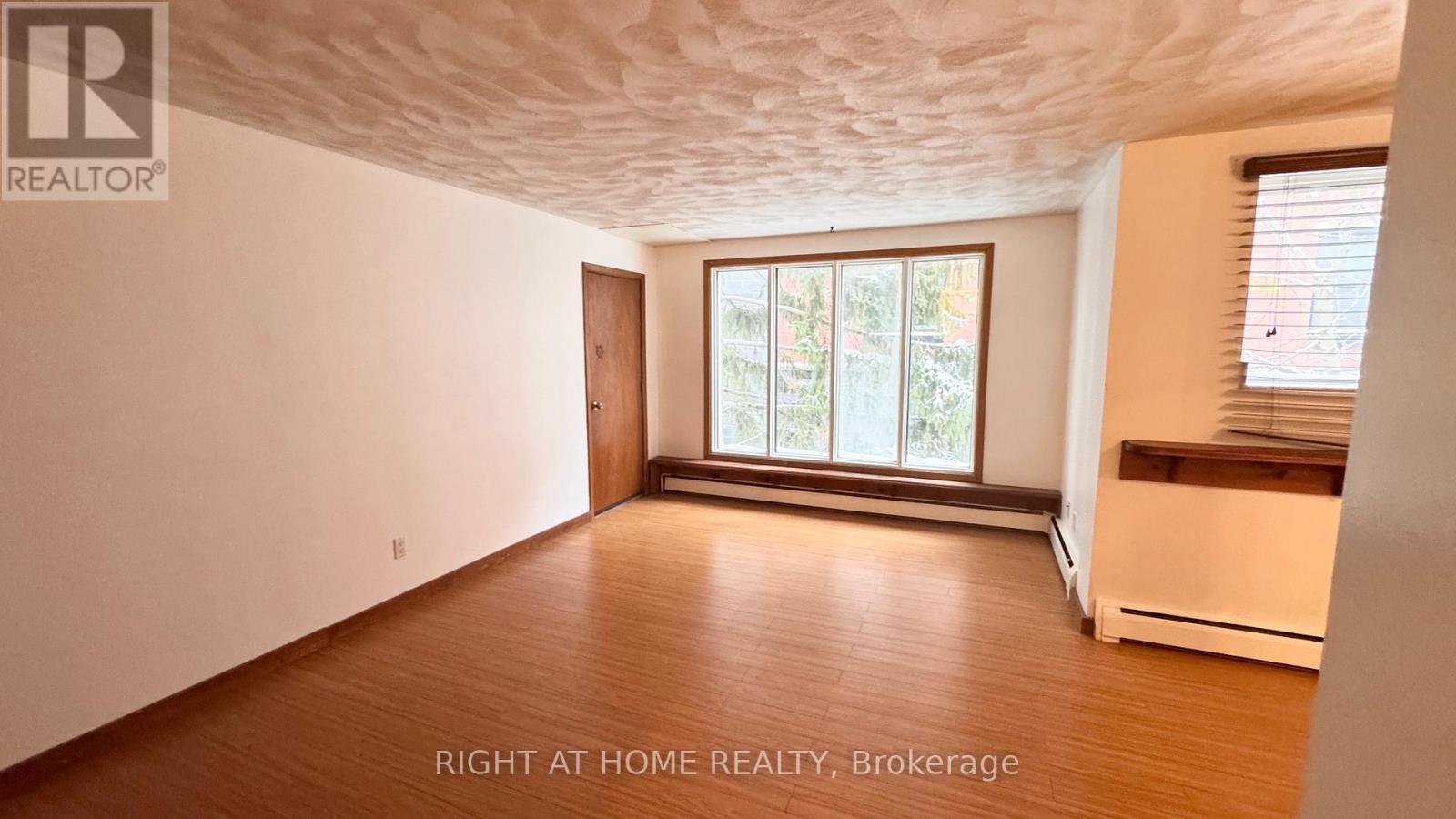 201 - 11 Devitt Avenue S, Waterloo, Ontario  N2J 1Y6 - Photo 2 - X12920550