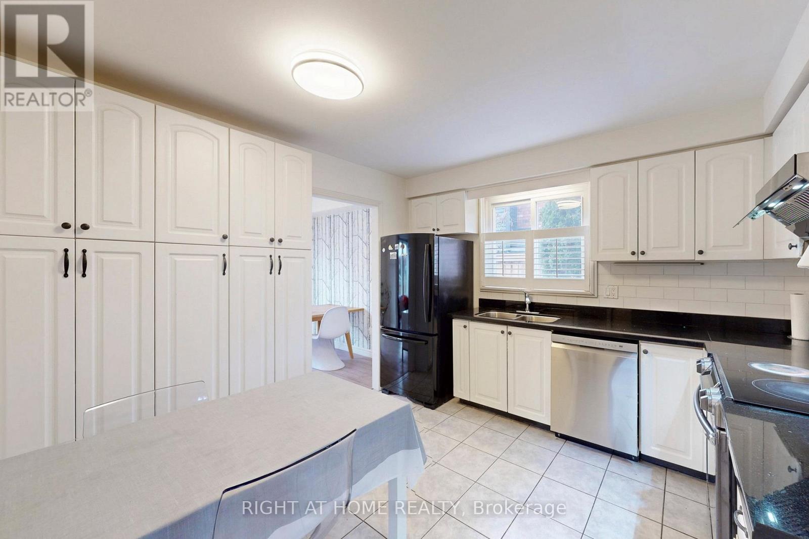 62 Como Place, Hamilton, Ontario  L9B 1Y4 - Photo 10 - X12920570