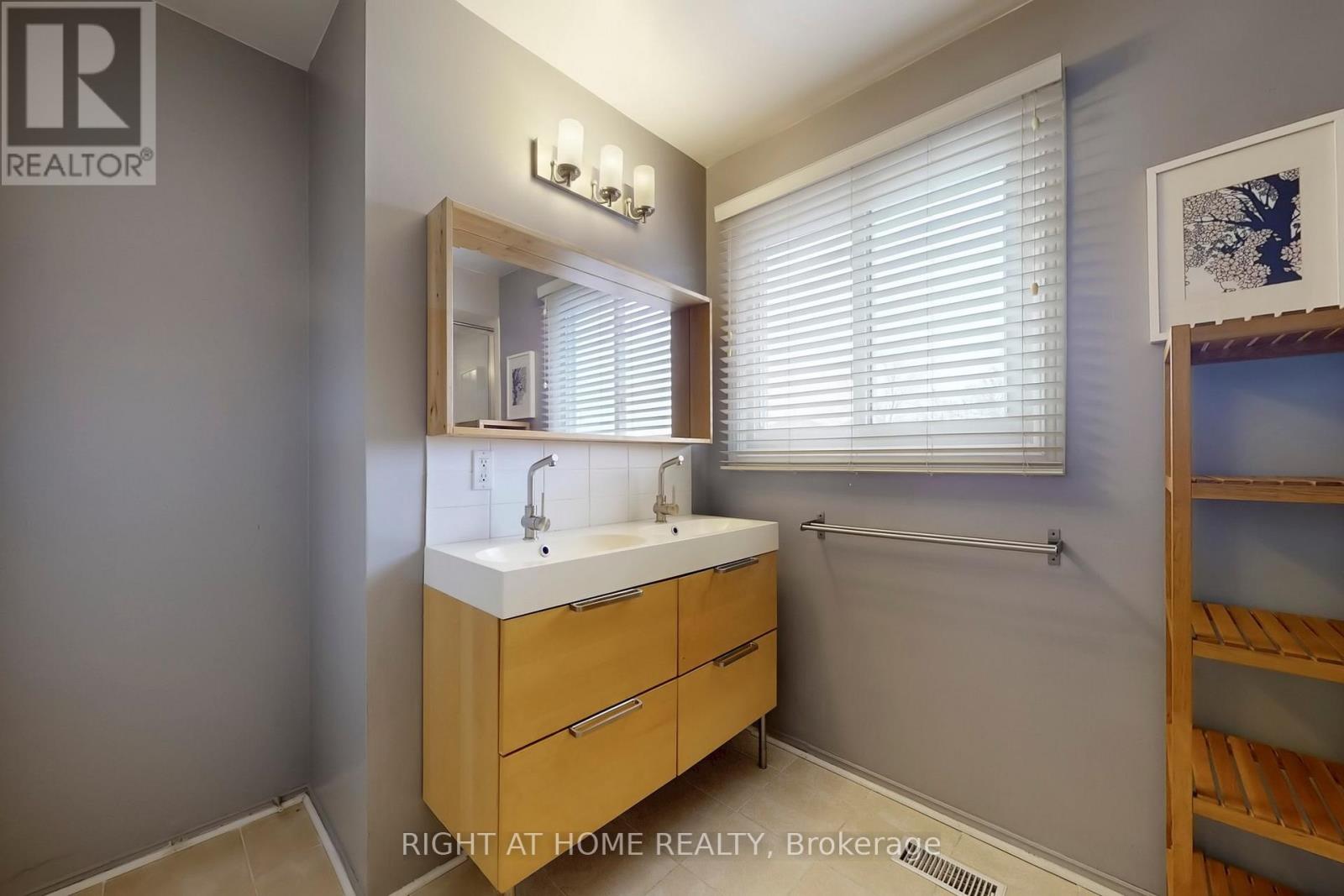 62 Como Place, Hamilton, Ontario  L9B 1Y4 - Photo 36 - X12920570