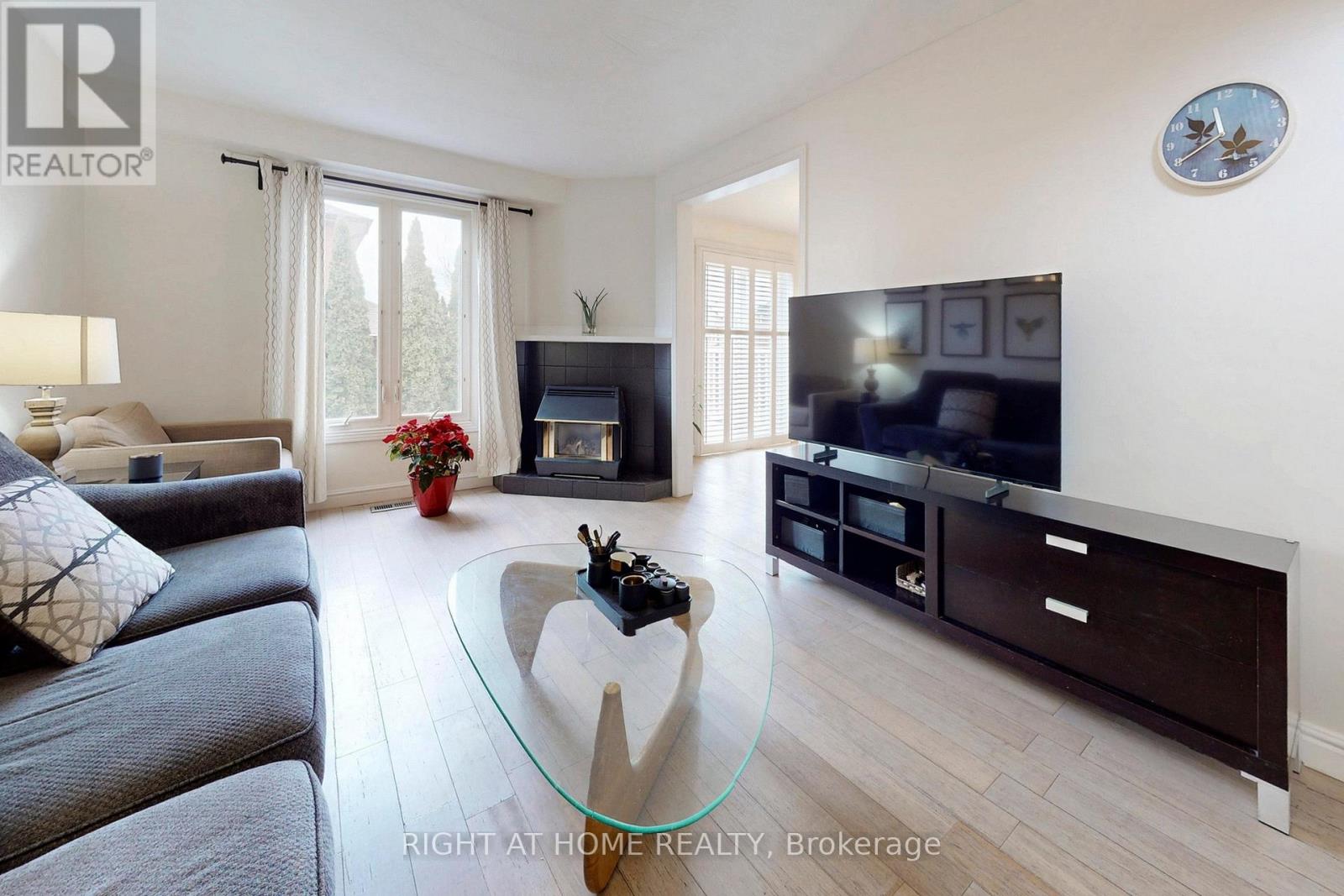 62 Como Place, Hamilton, Ontario  L9B 1Y4 - Photo 6 - X12920570