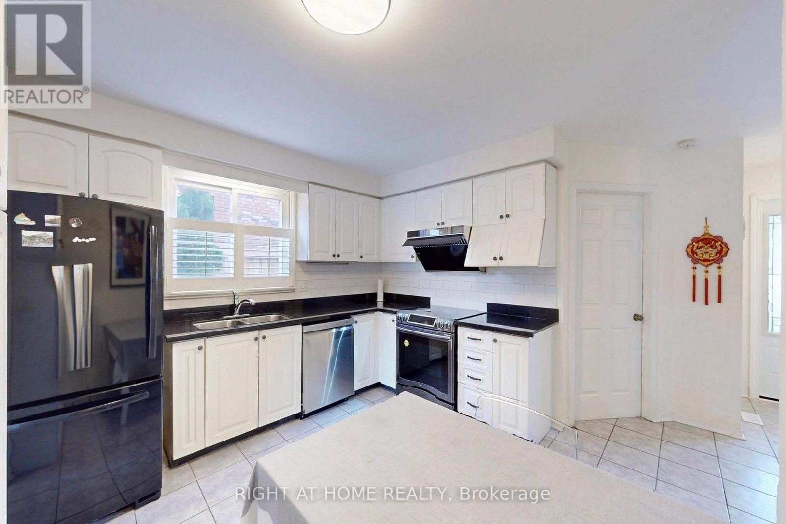 62 Como Place, Hamilton, Ontario  L9B 1Y4 - Photo 9 - X12920570