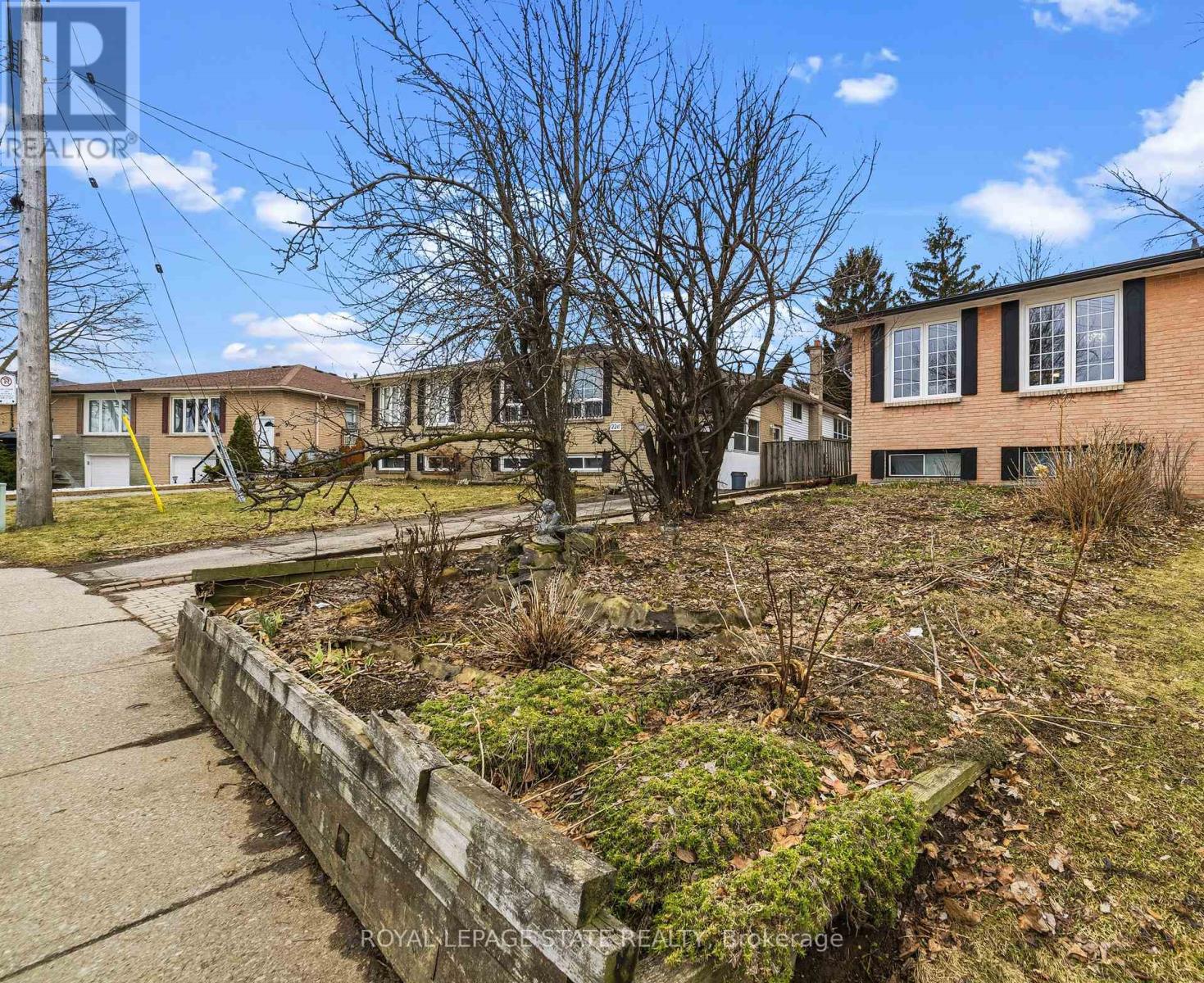 222 Greencedar Drive, Hamilton, Ontario  L9C 6W6 - Photo 3 - X12920590