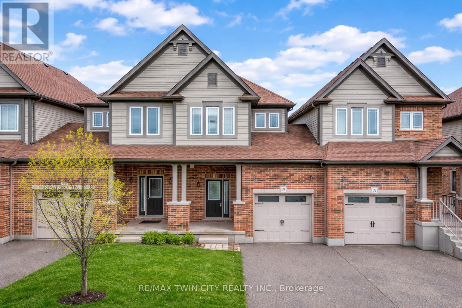 17 VALLEYBROOK DRIVE, Kitchener, Ontario
