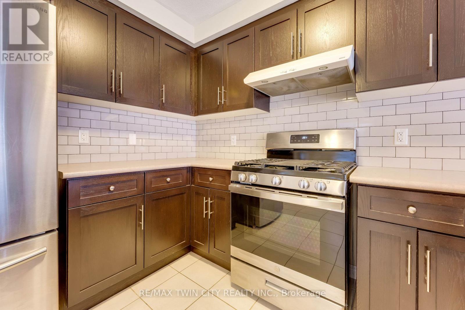 17 Valleybrook Drive, Kitchener, Ontario  N2A 0J9 - Photo 11 - X12920662