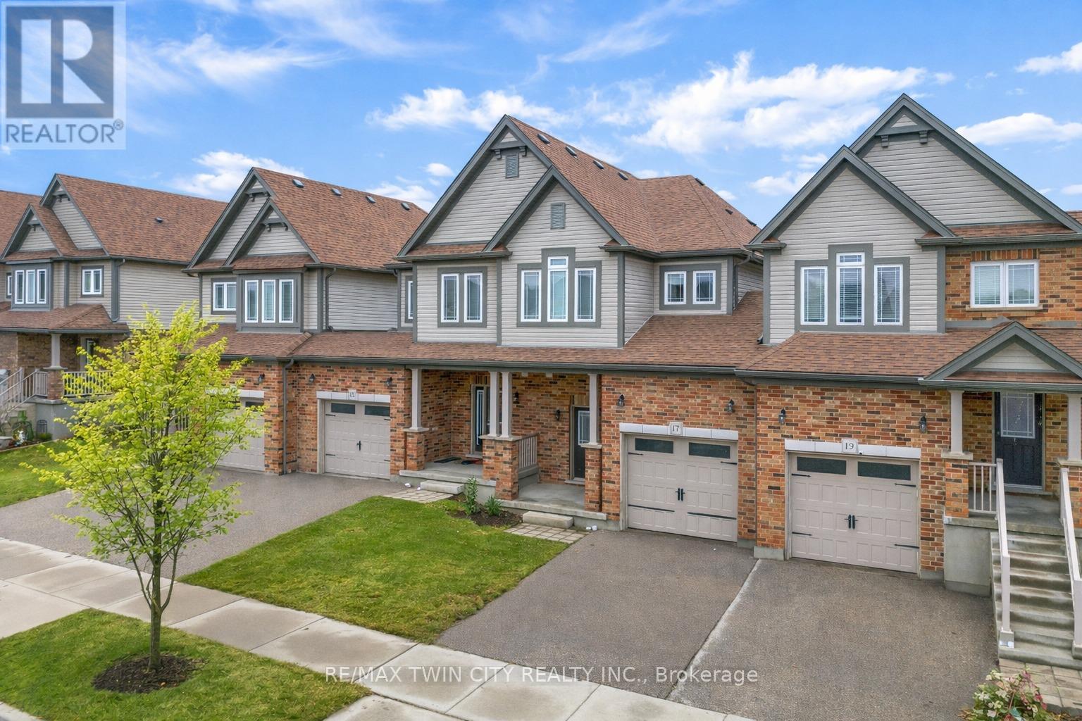 17 Valleybrook Drive, Kitchener, Ontario  N2A 0J9 - Photo 2 - X12920662