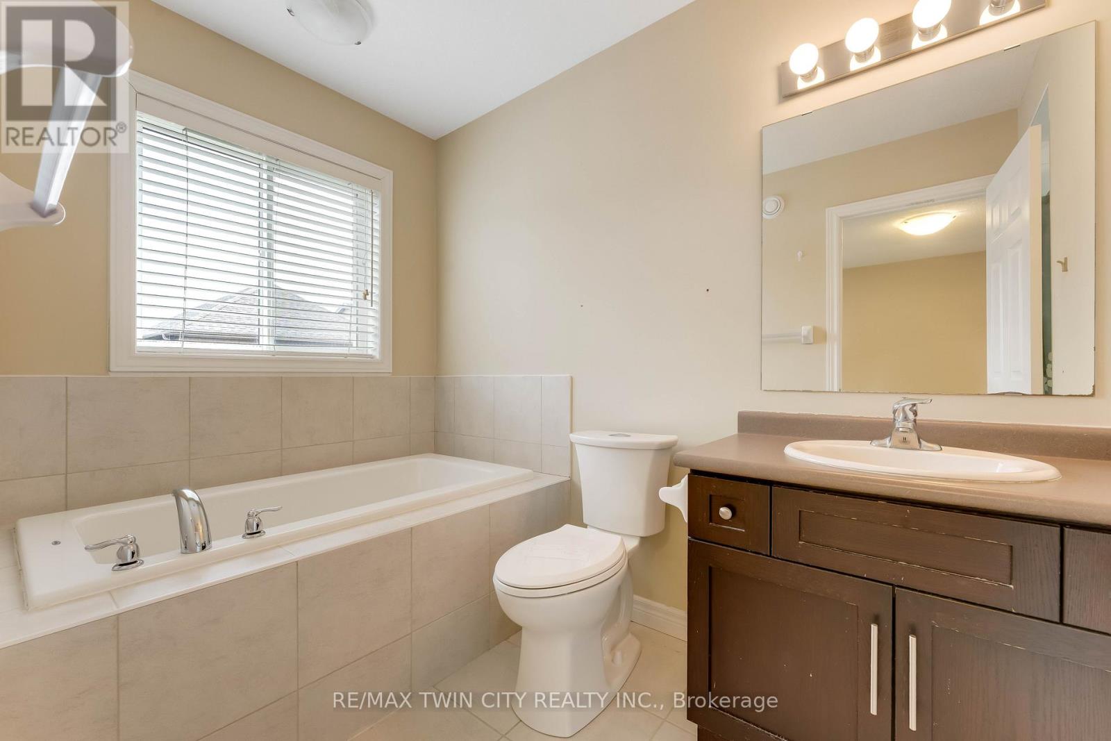 17 Valleybrook Drive, Kitchener, Ontario  N2A 0J9 - Photo 21 - X12920662