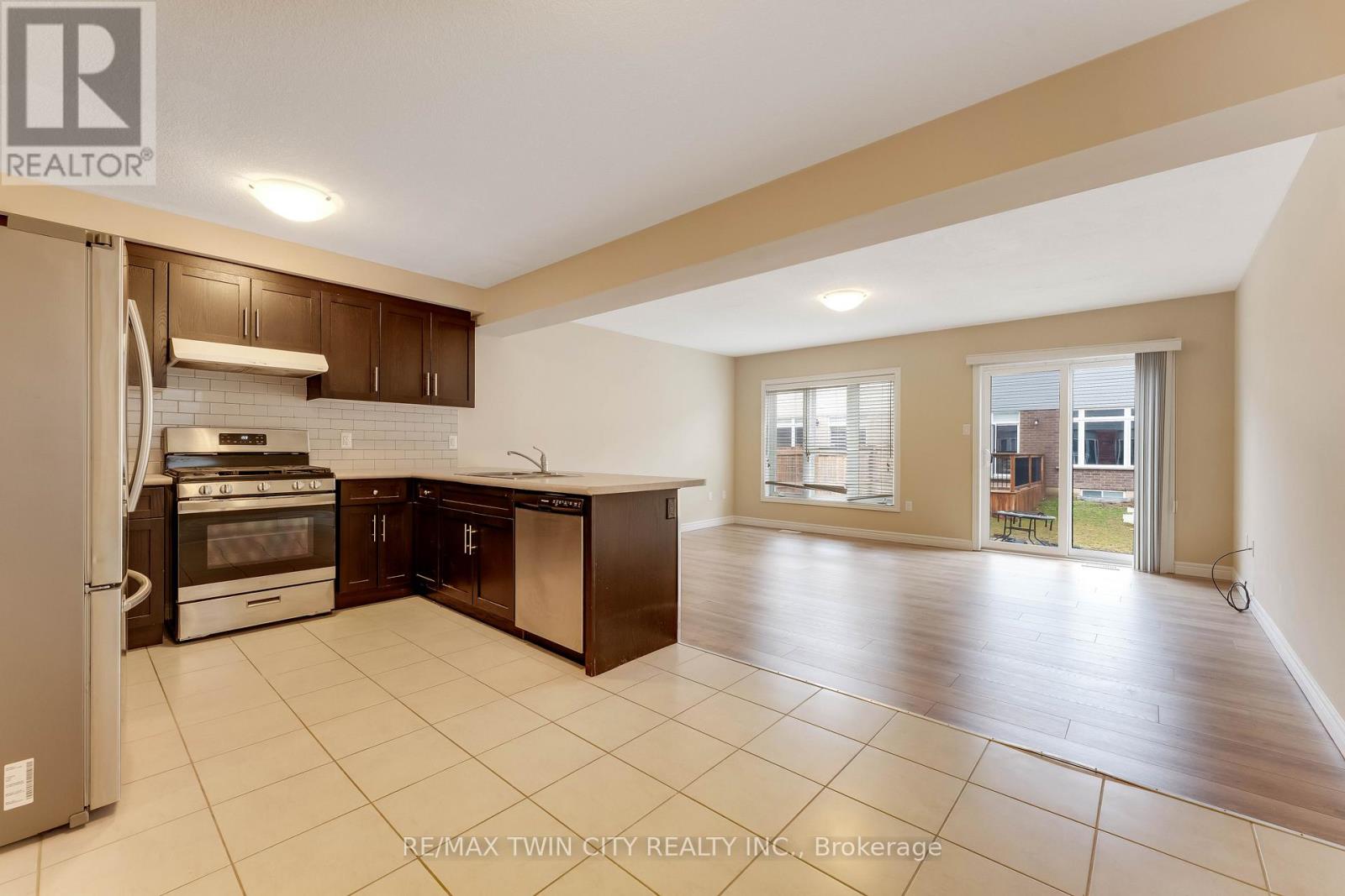 17 Valleybrook Drive, Kitchener, Ontario  N2A 0J9 - Photo 8 - X12920662