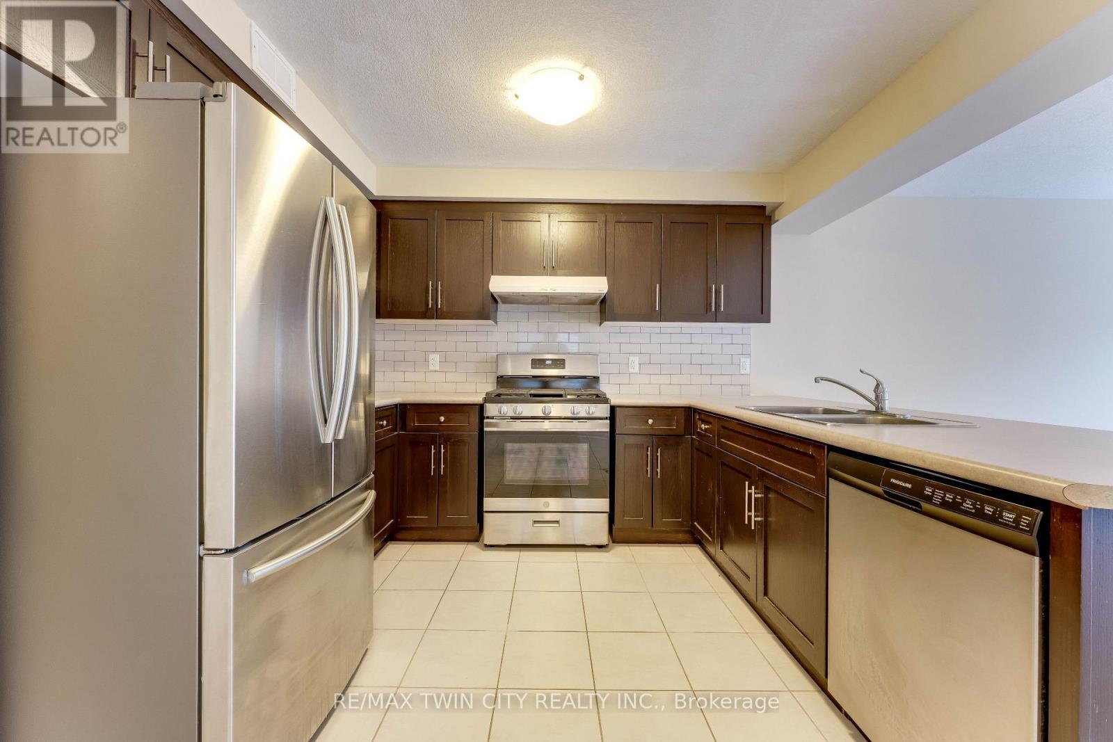 17 Valleybrook Drive, Kitchener, Ontario  N2A 0J9 - Photo 9 - X12920662