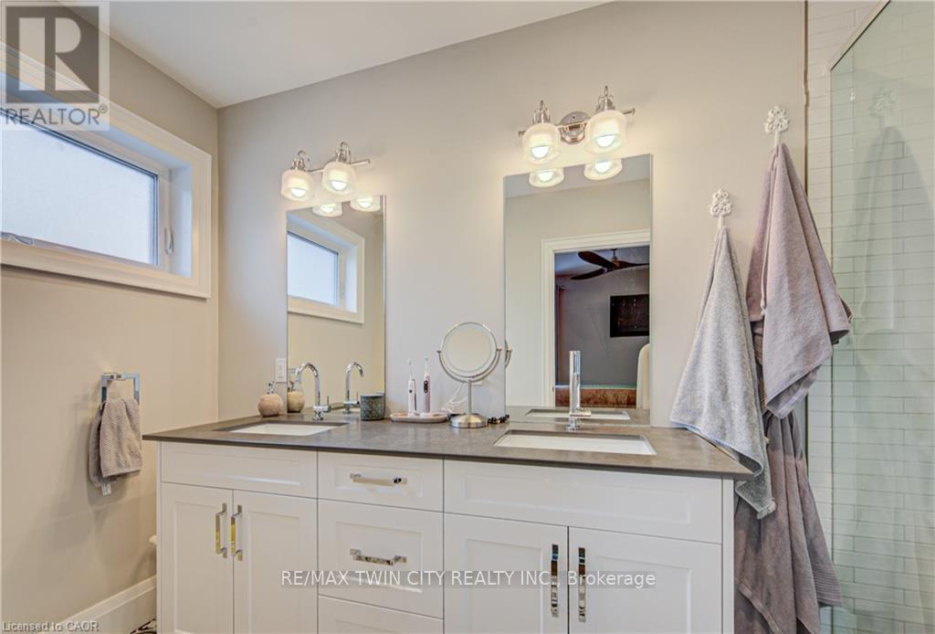 53 Lincoln Avenue, Cambridge, Ontario  N1R 4W6 - Photo 32 - X12920704