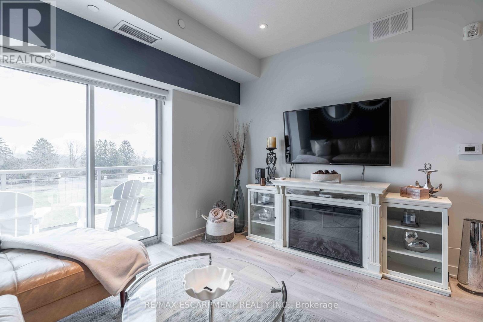 504 - 16 Markle Crescent, Hamilton, Ontario  L9G 0H4 - Photo 12 - X12920718