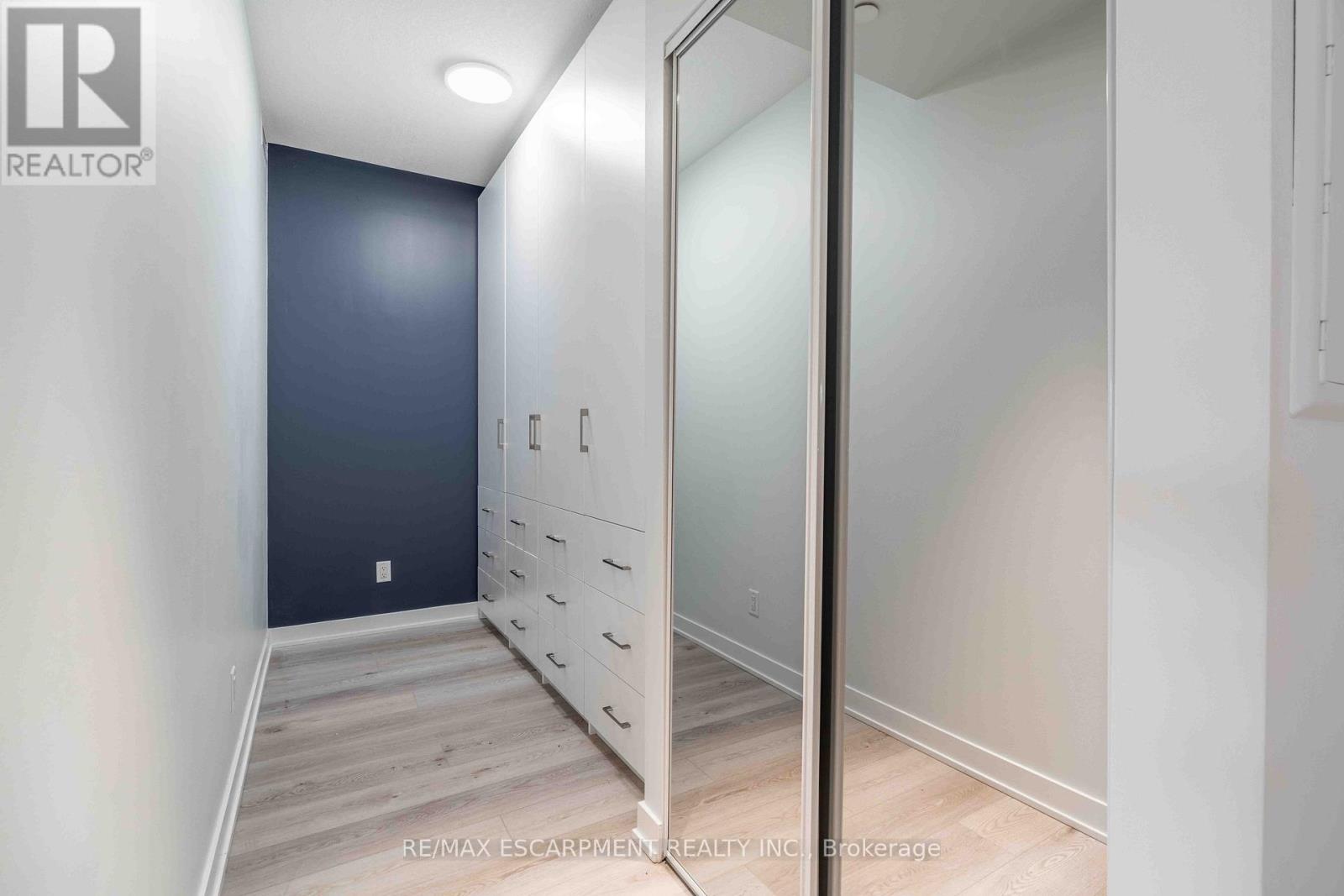 504 - 16 Markle Crescent, Hamilton, Ontario  L9G 0H4 - Photo 13 - X12920718