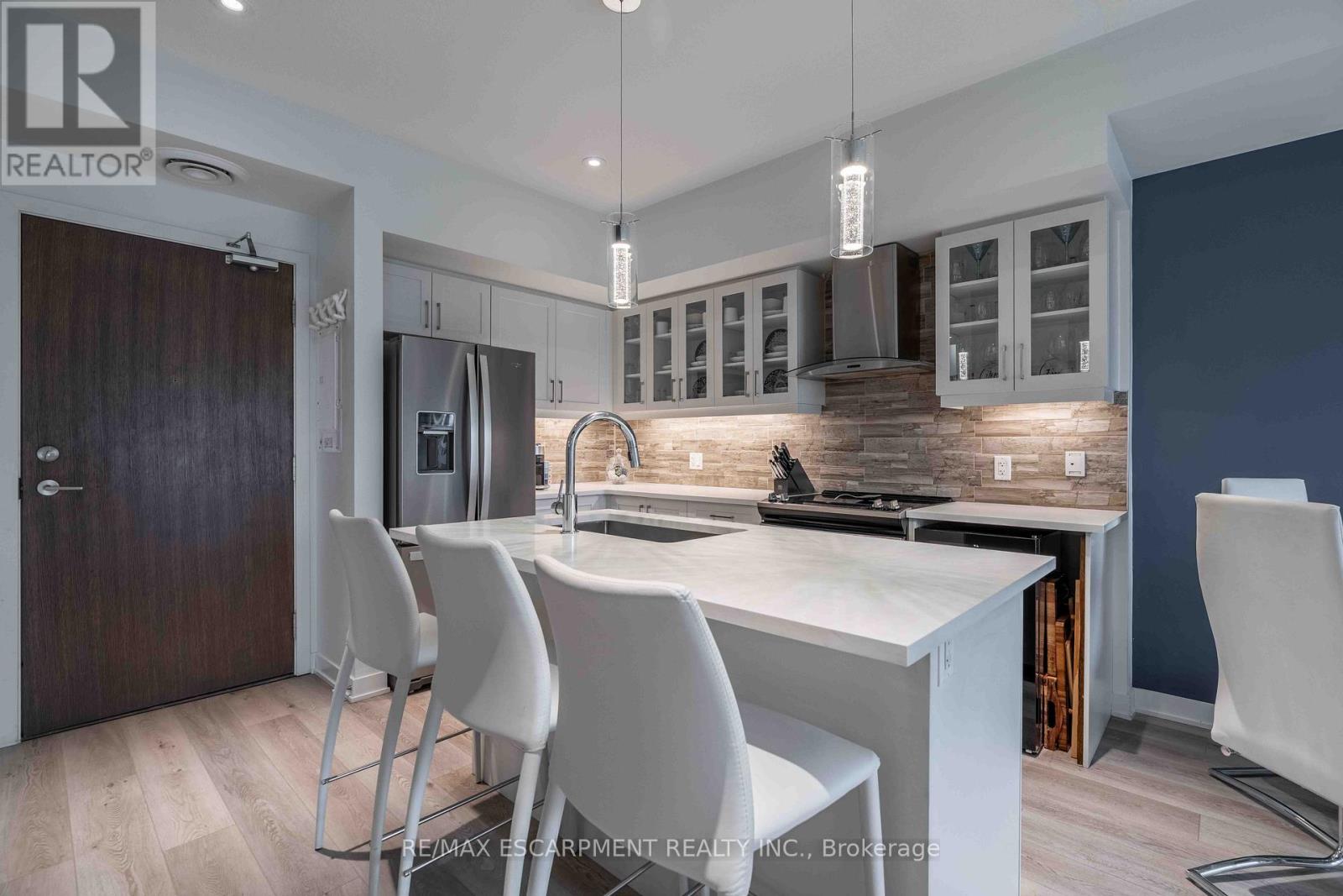 504 - 16 Markle Crescent, Hamilton, Ontario  L9G 0H4 - Photo 5 - X12920718