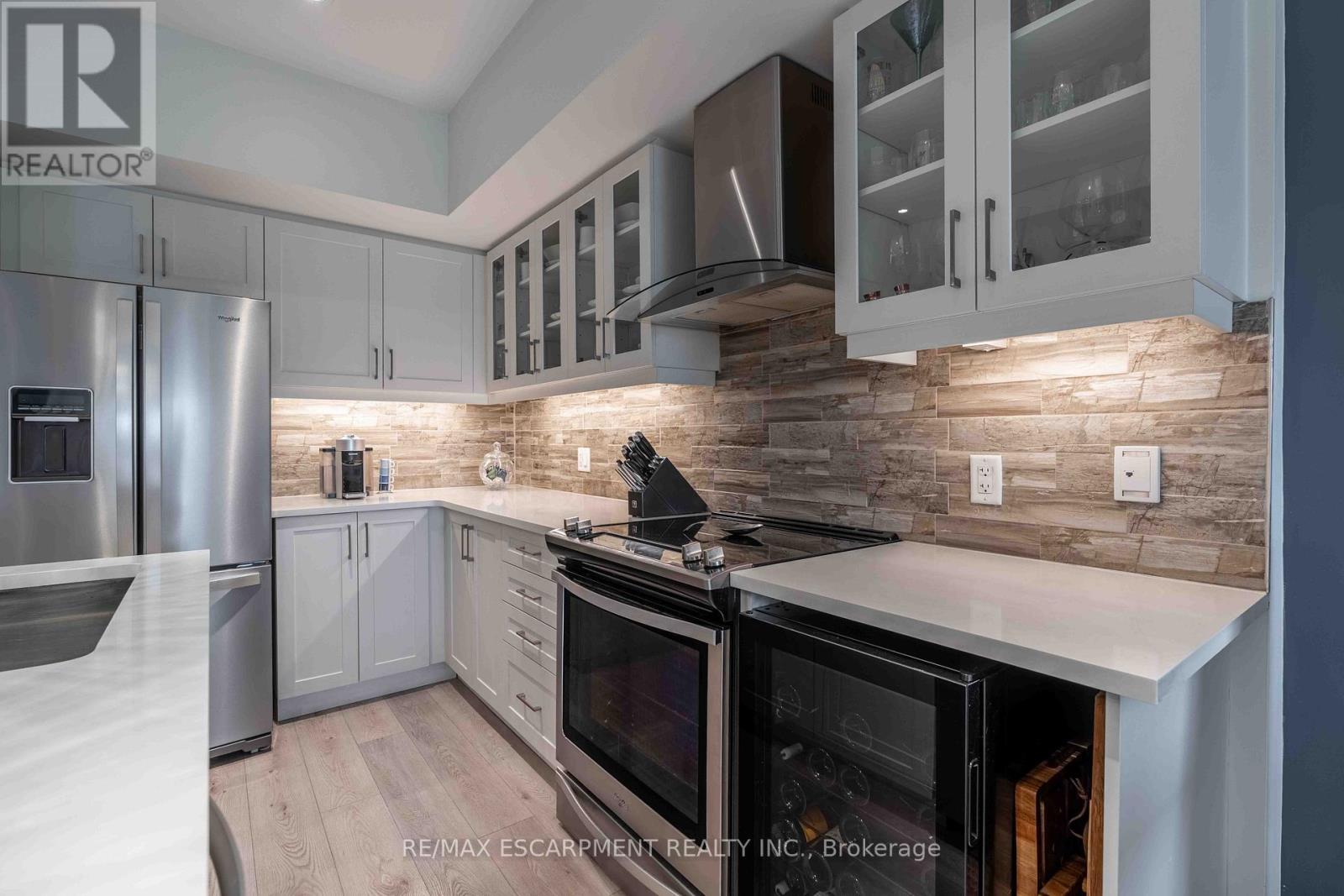 504 - 16 Markle Crescent, Hamilton, Ontario  L9G 0H4 - Photo 6 - X12920718