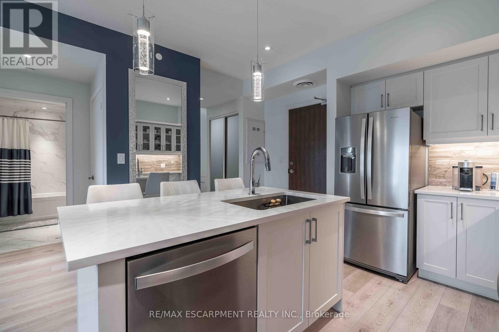 504 - 16 Markle Crescent, Hamilton, Ontario  L9G 0H4 - Photo 7 - X12920718