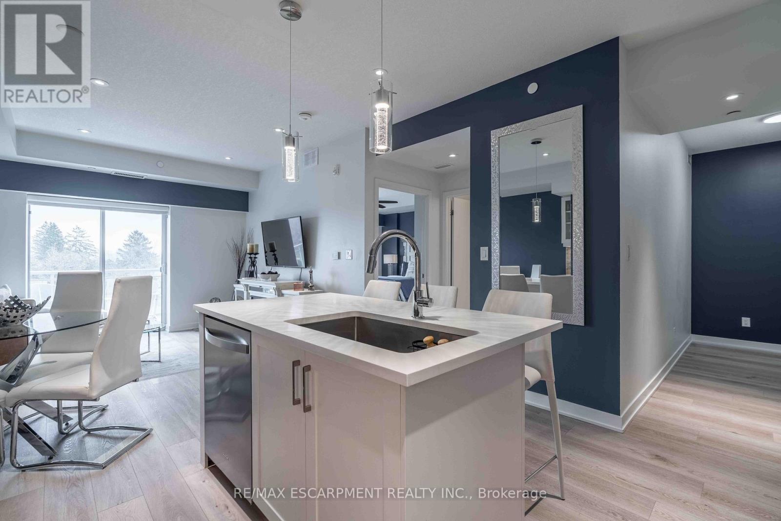 504 - 16 Markle Crescent, Hamilton, Ontario  L9G 0H4 - Photo 8 - X12920718