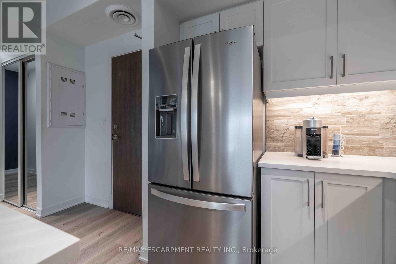 504 - 16 Markle Crescent, Hamilton, Ontario  L9G 0H4 - Photo 9 - X12920718