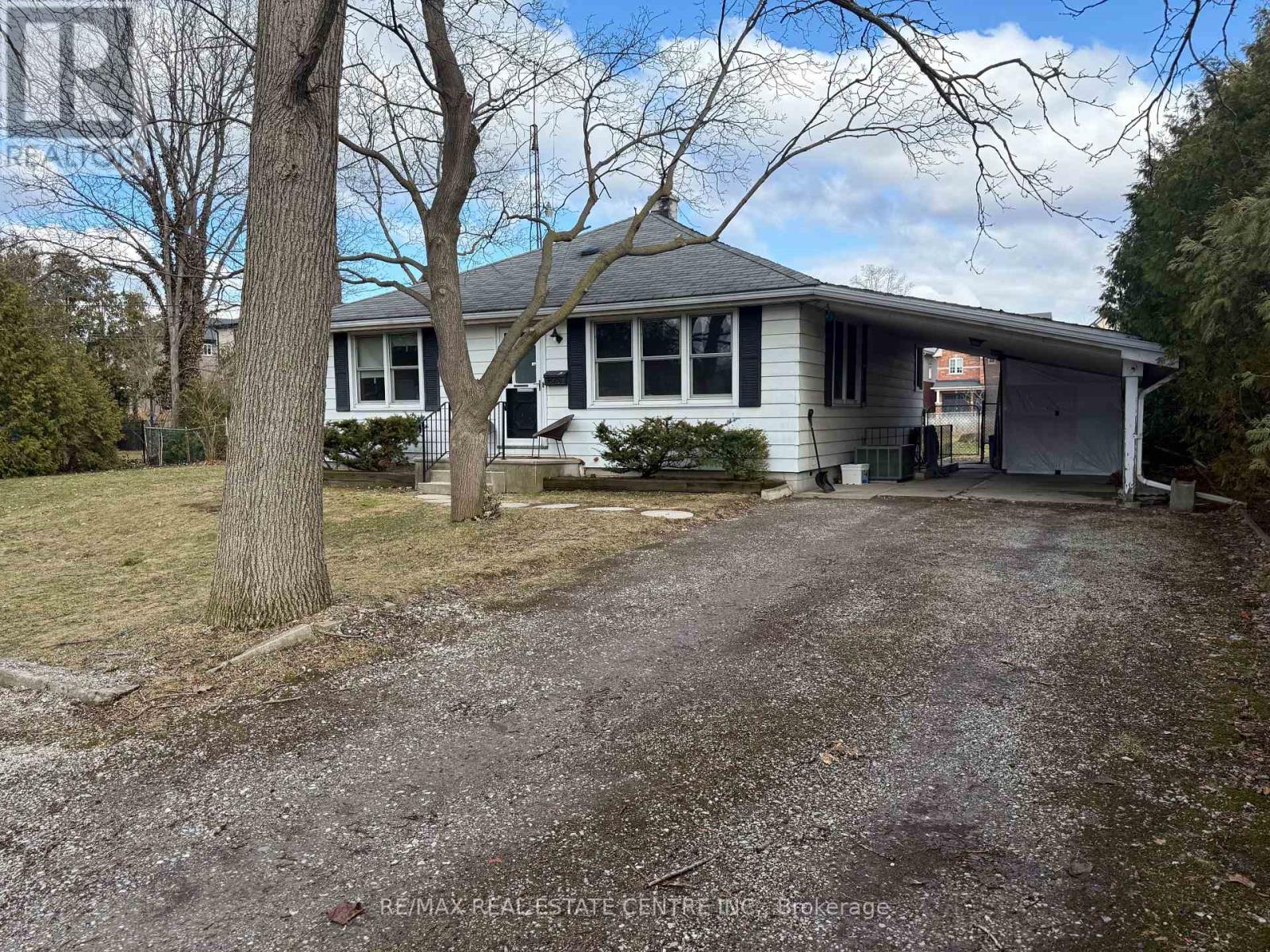 879 West 5th Street, Hamilton, Ontario  L9C 5R4 - Photo 2 - X12920756