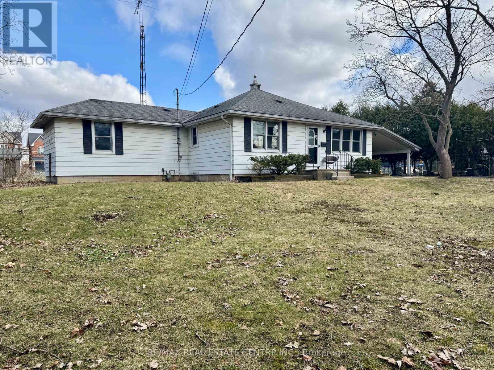 879 West 5th Street, Hamilton, Ontario  L9C 5R4 - Photo 4 - X12920756