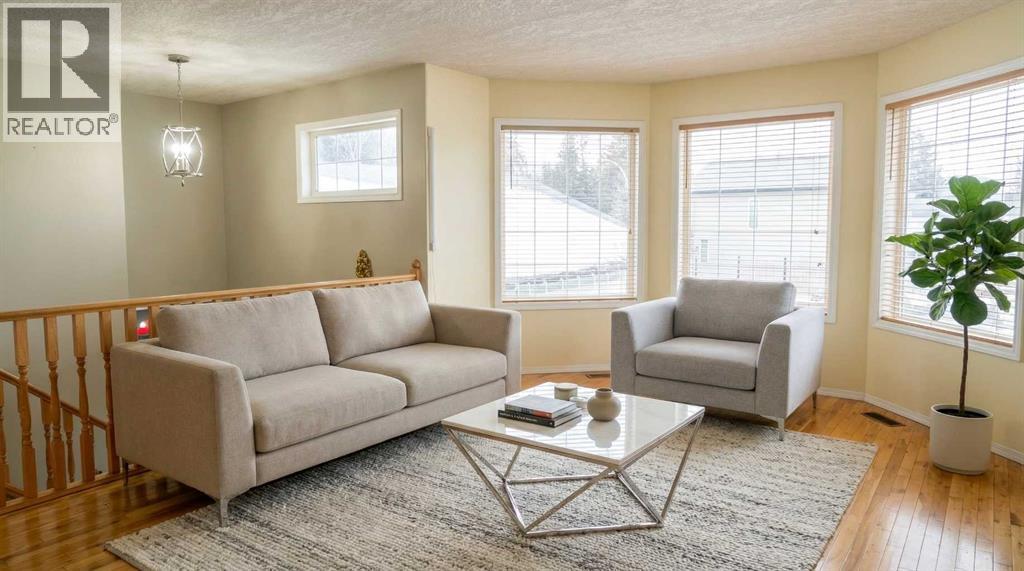 189 Sitar Crescent, Hinton, Alberta  T7V 1S7 - Photo 4 - A2295278