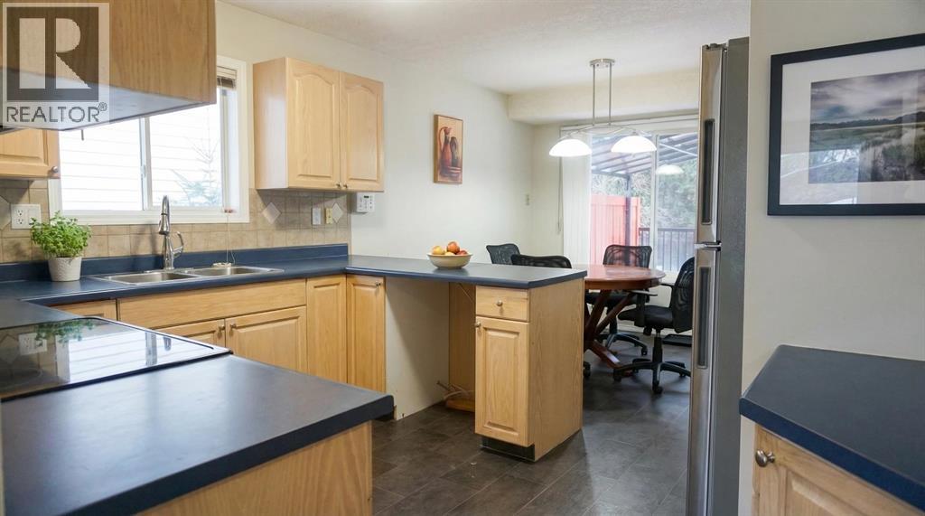 189 Sitar Crescent, Hinton, Alberta  T7V 1S7 - Photo 8 - A2295278