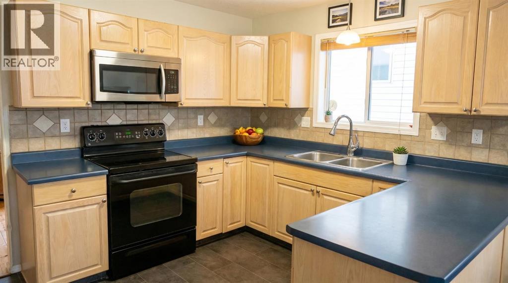 189 Sitar Crescent, Hinton, Alberta  T7V 1S7 - Photo 9 - A2295278