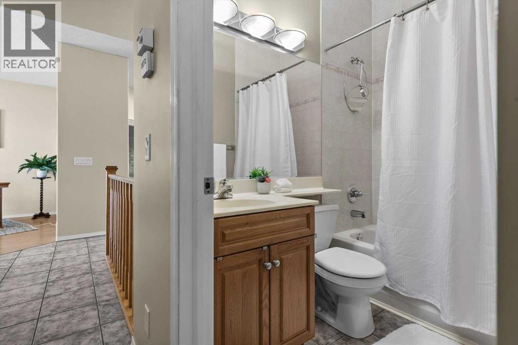 122 West Terrace Place, Cochrane, Alberta  T4C 1S2 - Photo 26 - A2295833