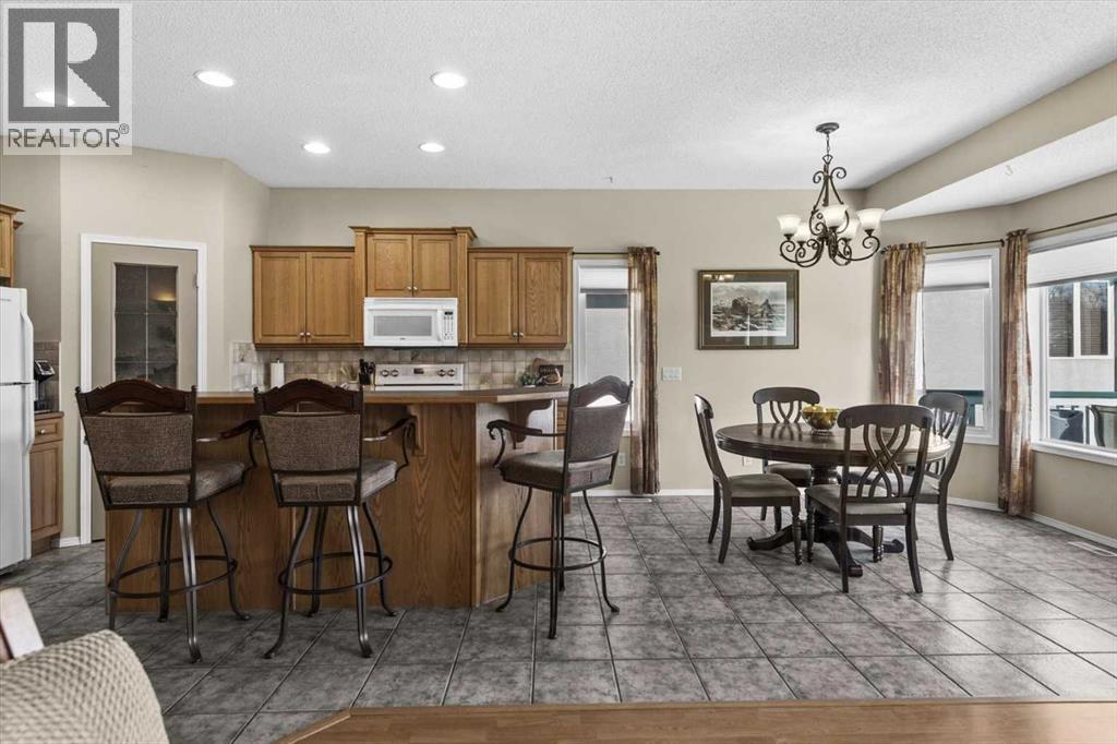 122 West Terrace Place, Cochrane, Alberta  T4C 1S2 - Photo 9 - A2295833