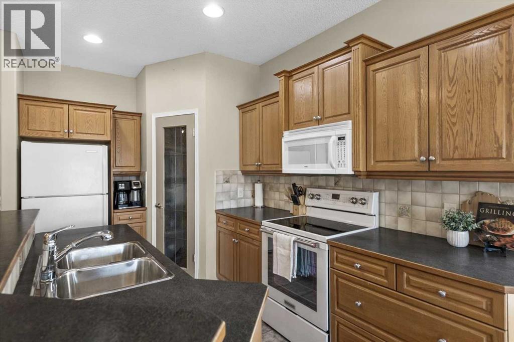 122 West Terrace Place, Cochrane, Alberta  T4C 1S2 - Photo 4 - A2295833