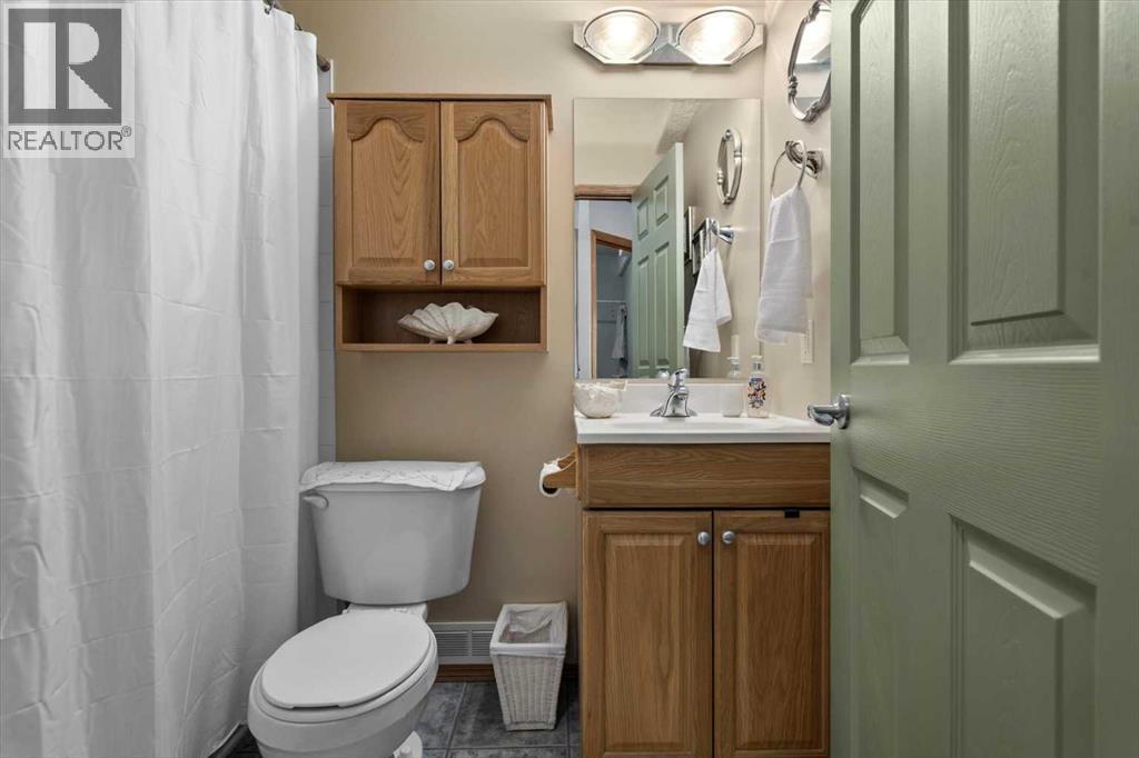 122 West Terrace Place, Cochrane, Alberta  T4C 1S2 - Photo 42 - A2295833