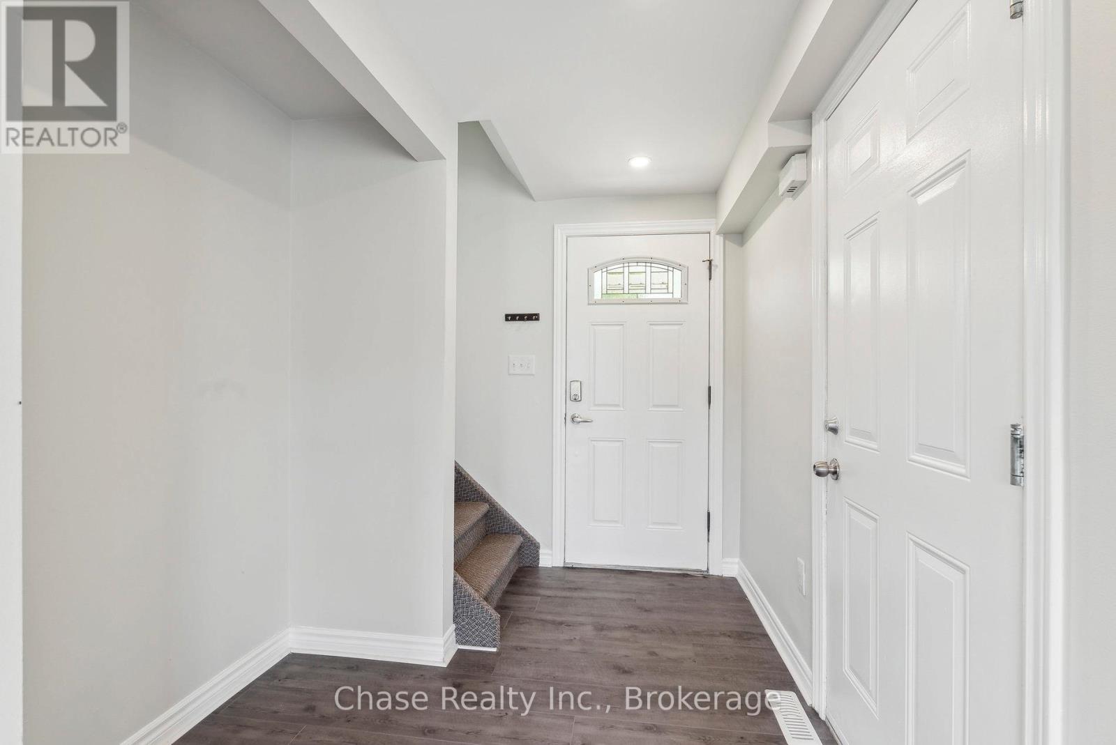 46 Sydenham Wells, Barrie (Georgian Drive), Ontario  L4M 6R4 - Photo 3 - S12920900