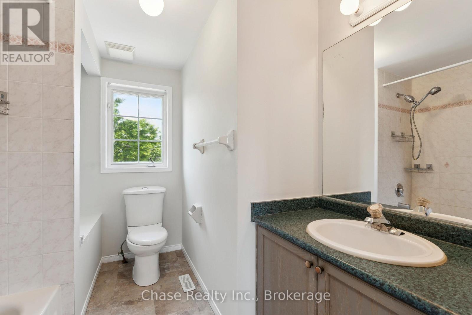 46 Sydenham Wells, Barrie (Georgian Drive), Ontario  L4M 6R4 - Photo 8 - S12920900