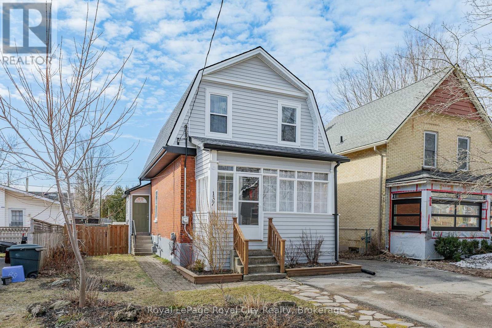 137 Perth Street, Stratford, Ontario  N5A 3Y1 - Photo 2 - X12917938