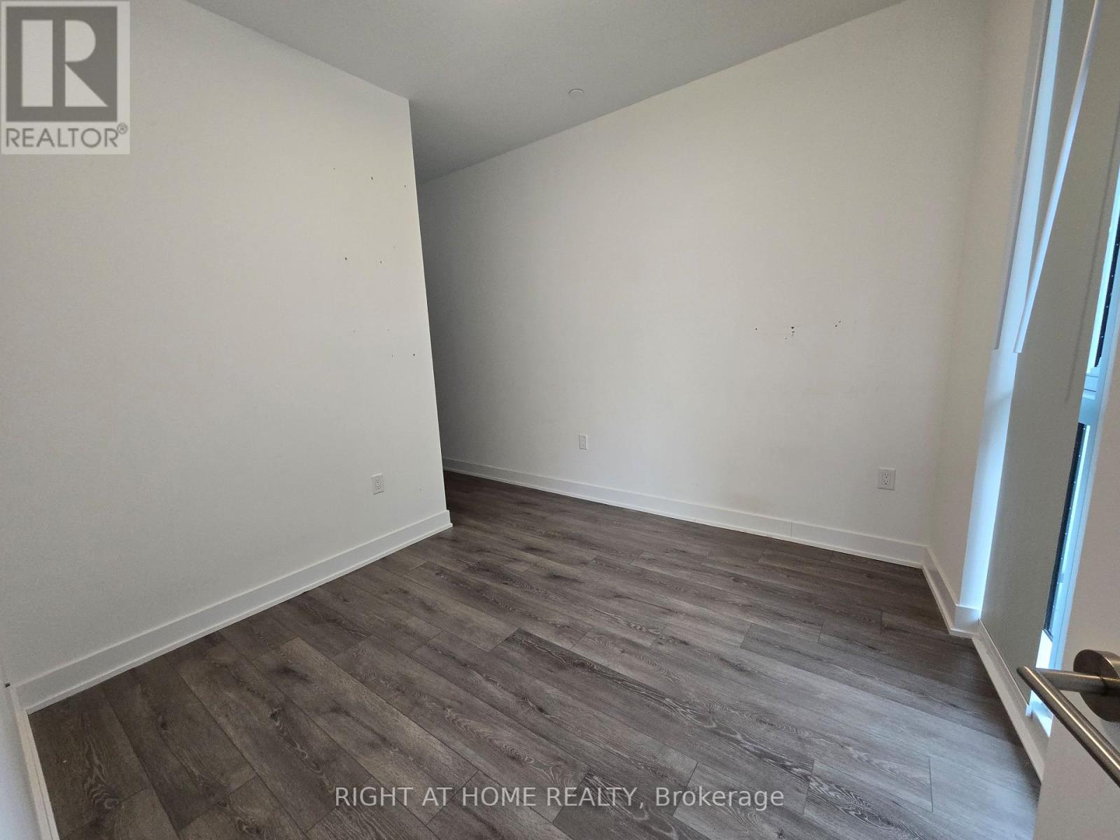 419 - 585 Bloor Street E, Toronto, Ontario  M4W 0B3 - Photo 8 - C12874522