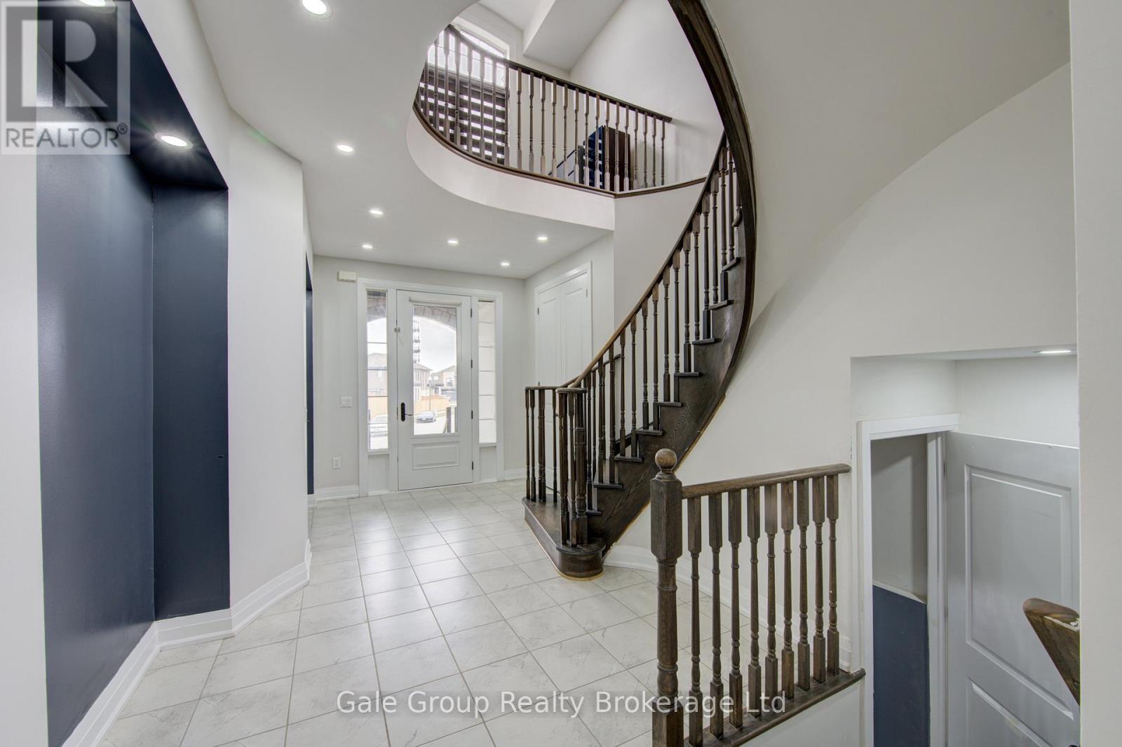 125 Prince Charles Crescent, Woodstock, Ontario  N4T 0N1 - Photo 4 - X12920806