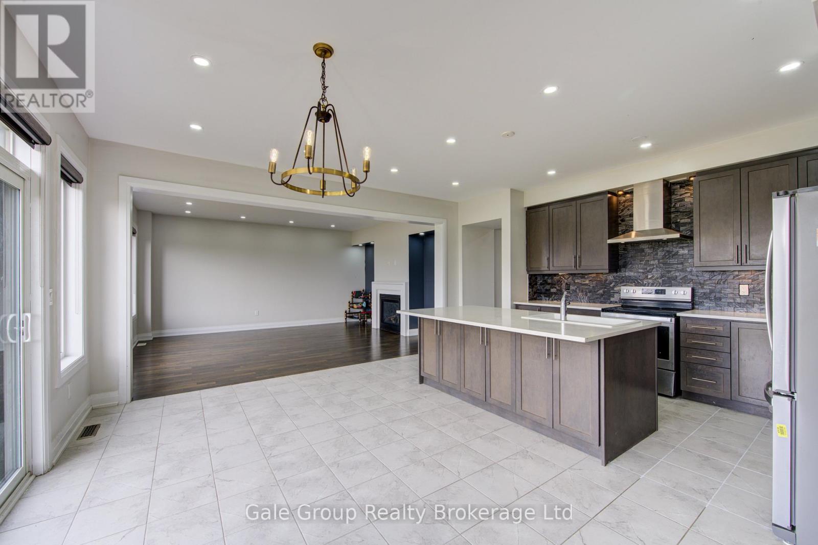 125 Prince Charles Crescent, Woodstock, Ontario  N4T 0N1 - Photo 7 - X12920806