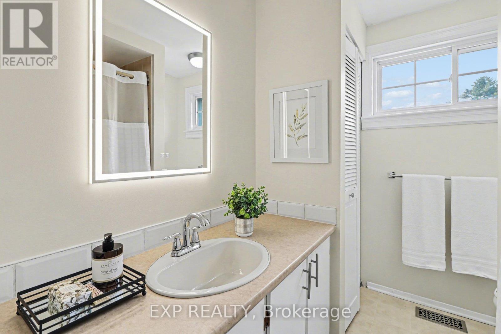 1528 Missyabit Drive, Ottawa, Ontario  K1E 2M6 - Photo 26 - X12920670