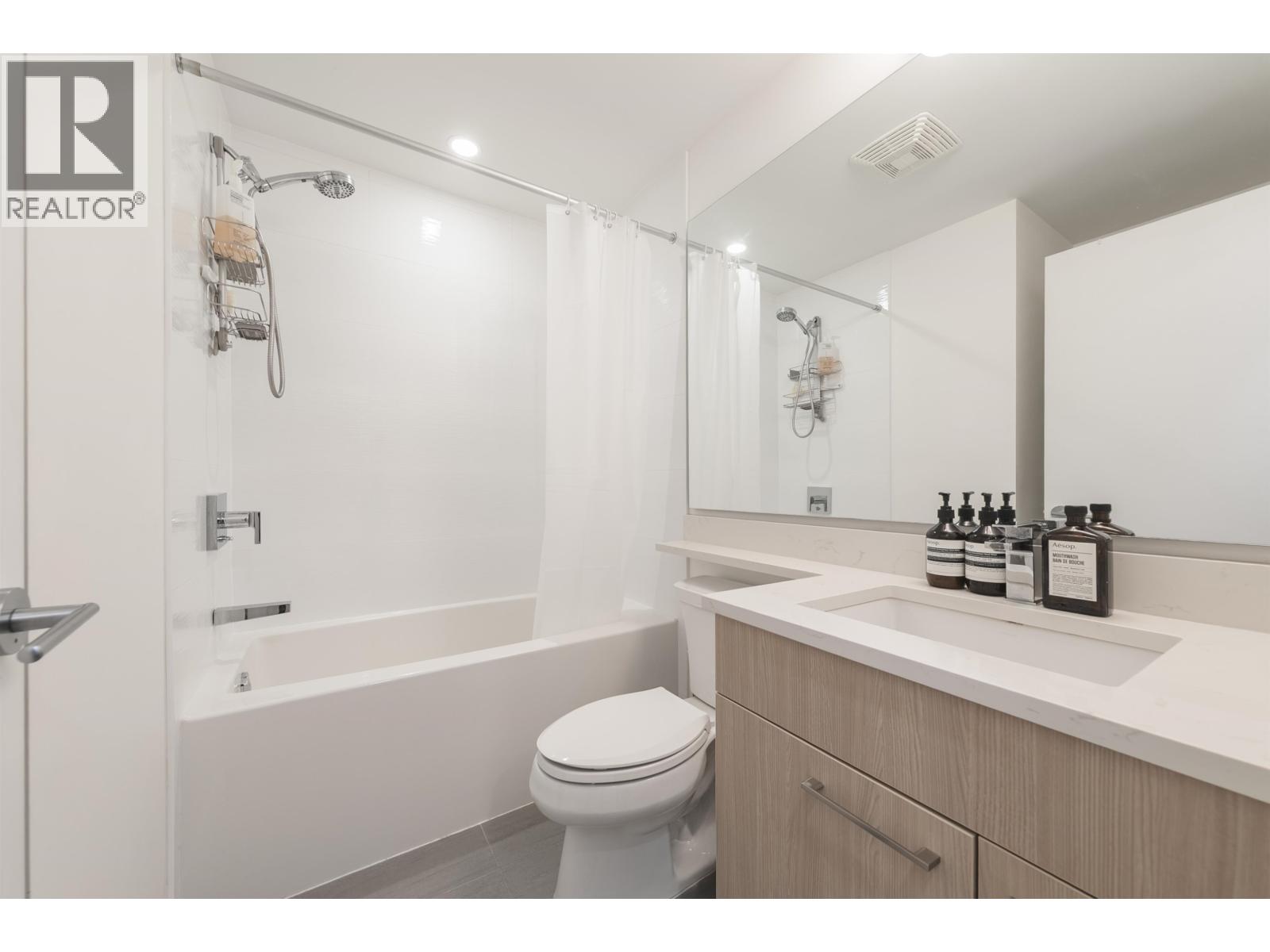 210 5460 Broadway, Burnaby, British Columbia  V5B 0B4 - Photo 15 - R3103528