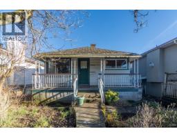 <div class="price">$999,000</div> 4736 Knight Street, Vancouver<br><div style="margin-bottom:8px;"><small>RE/MAX City Realty</small></div><div class='bed_bath'>2 Bed | 1 Bath</div>
