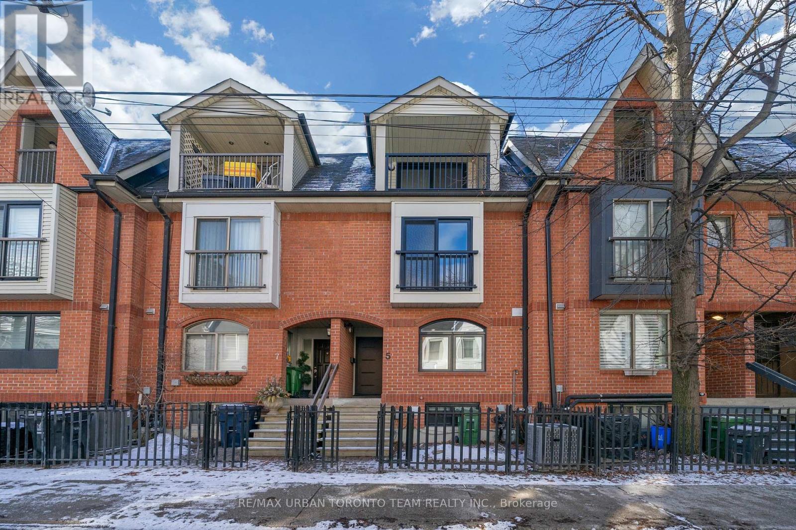 5 WASCANA AVENUE, Toronto, Ontario