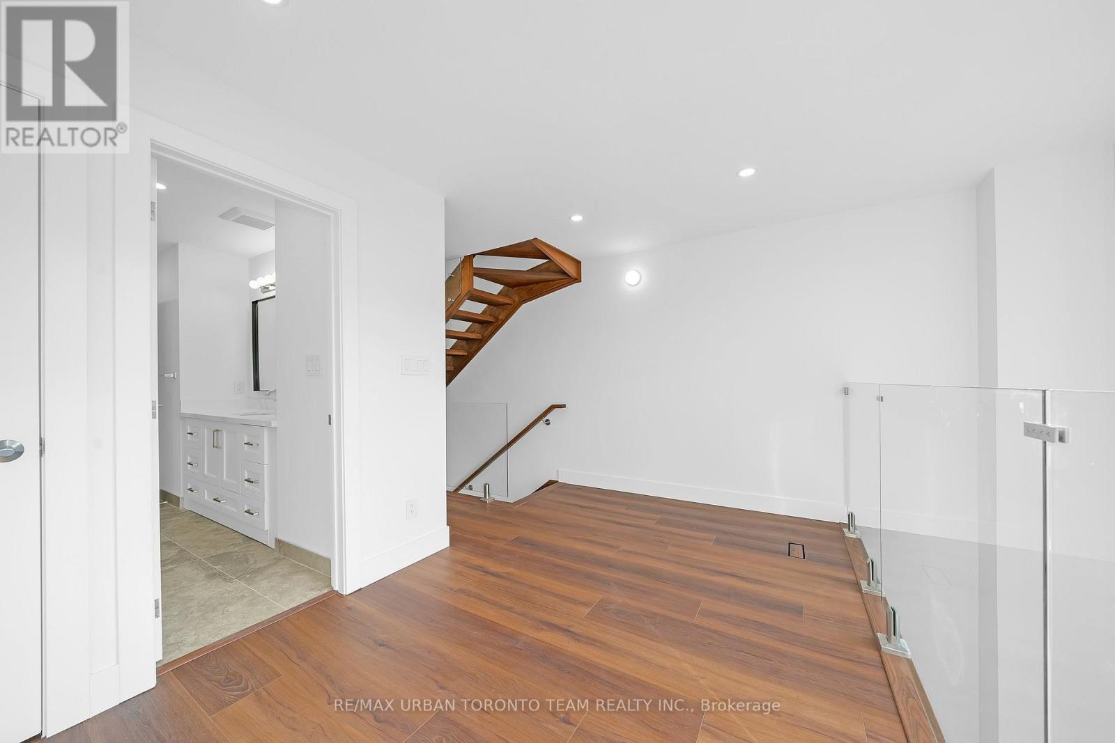 5 Wascana Avenue, Toronto, Ontario M5A 1V6 - Photo 17 - C12920814