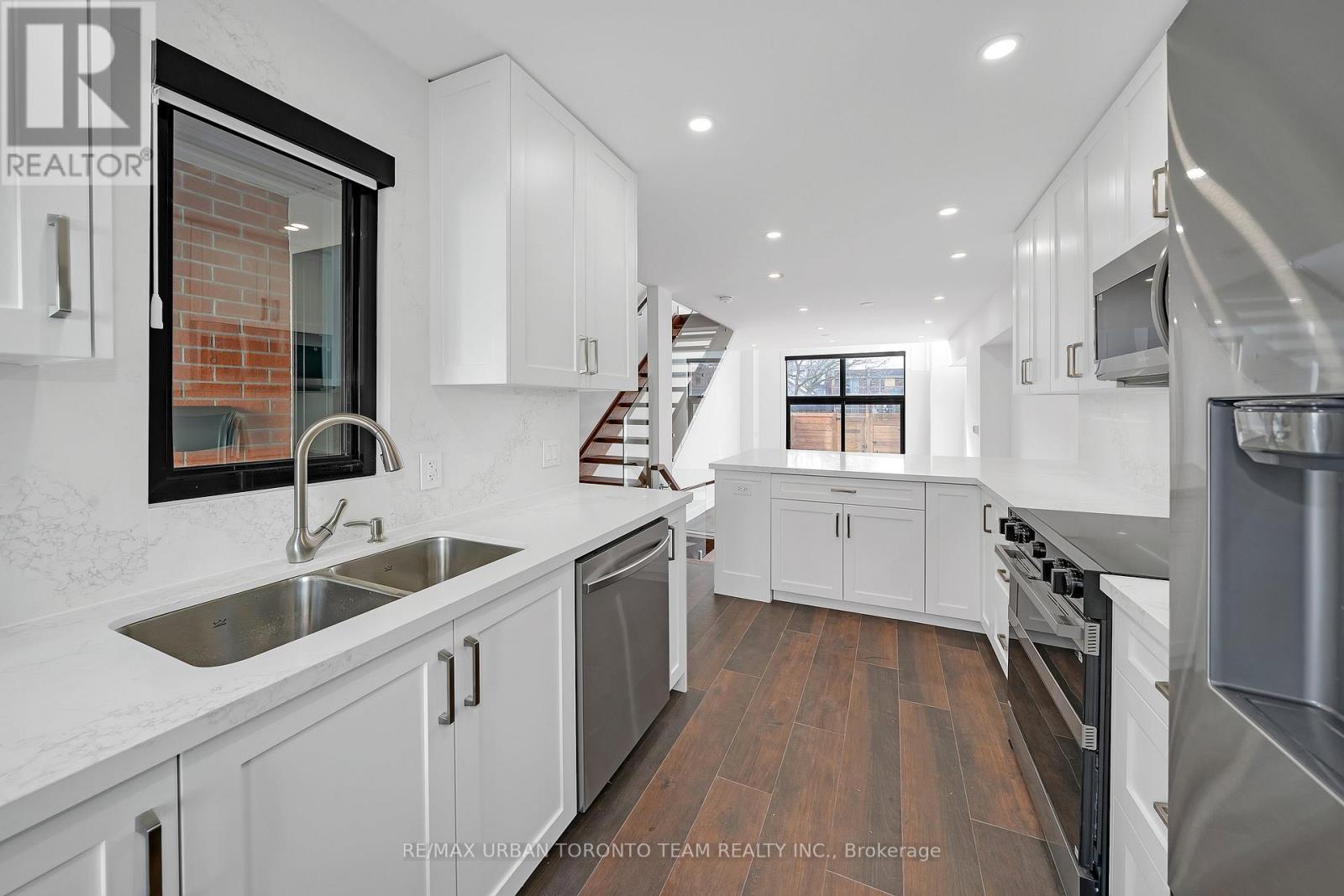 5 Wascana Avenue, Toronto, Ontario M5A 1V6 - Photo 8 - C12920814