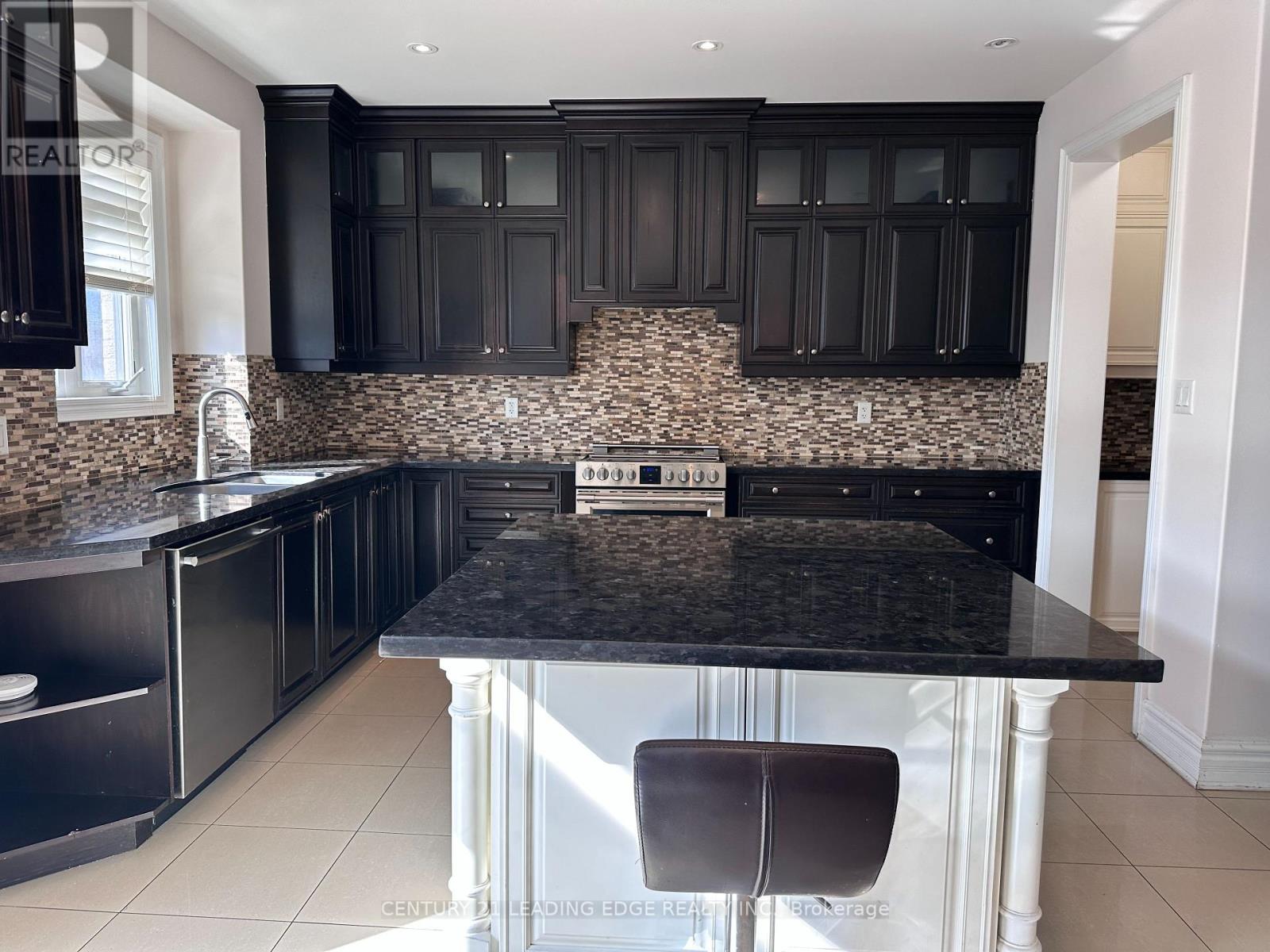 83 Golden Forest Road, Vaughan, Ontario  L6A 0S8 - Photo 6 - N12915132