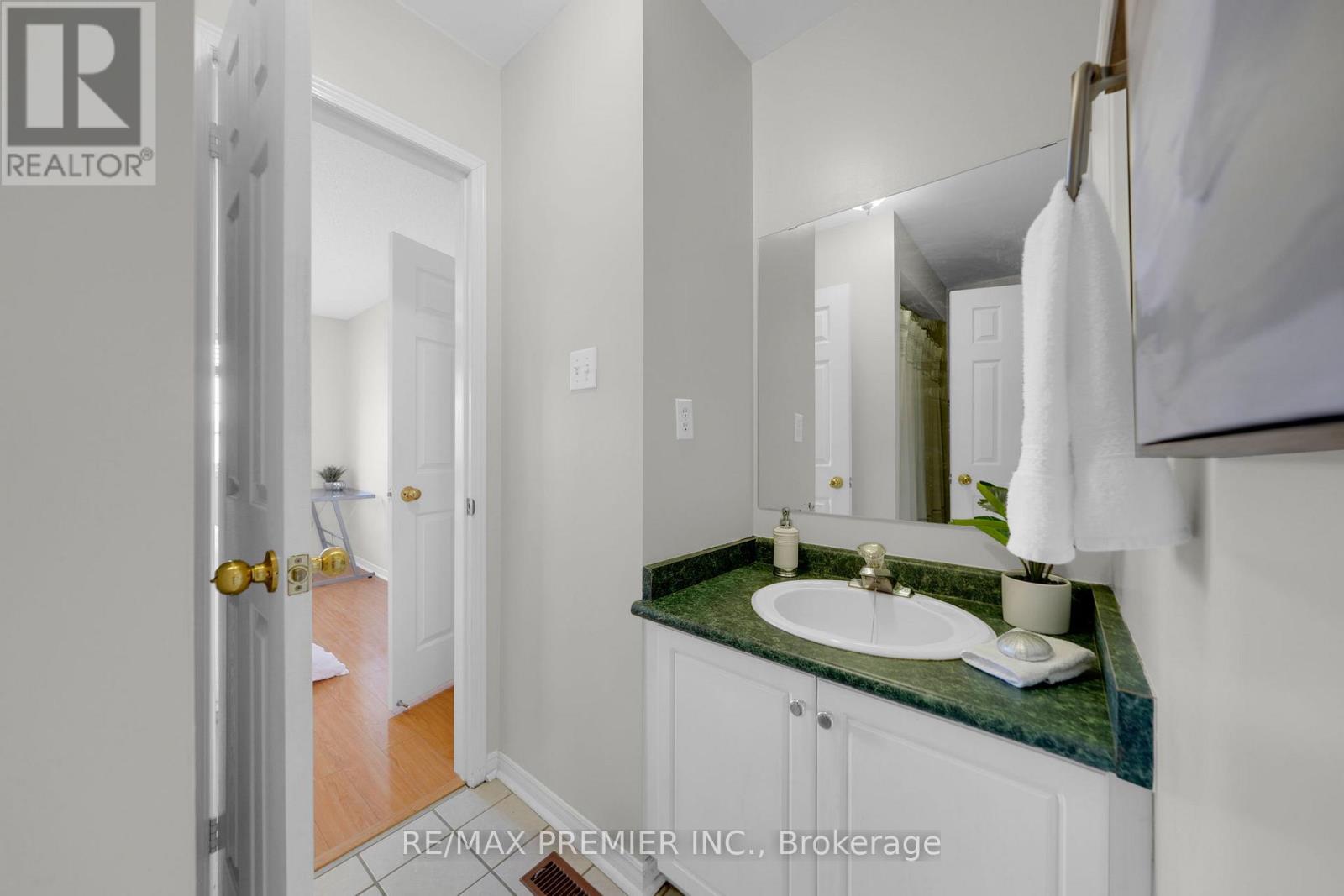 12 Yellowood Circle, Vaughan, Ontario  L4J 8L9 - Photo 26 - N12920830