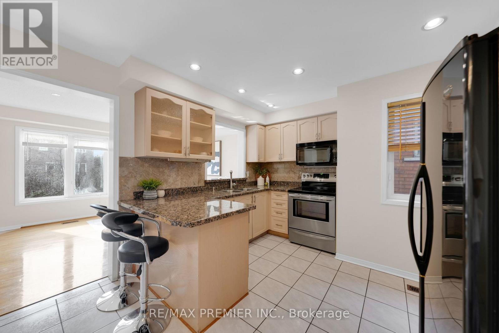 12 Yellowood Circle, Vaughan, Ontario  L4J 8L9 - Photo 33 - N12920830