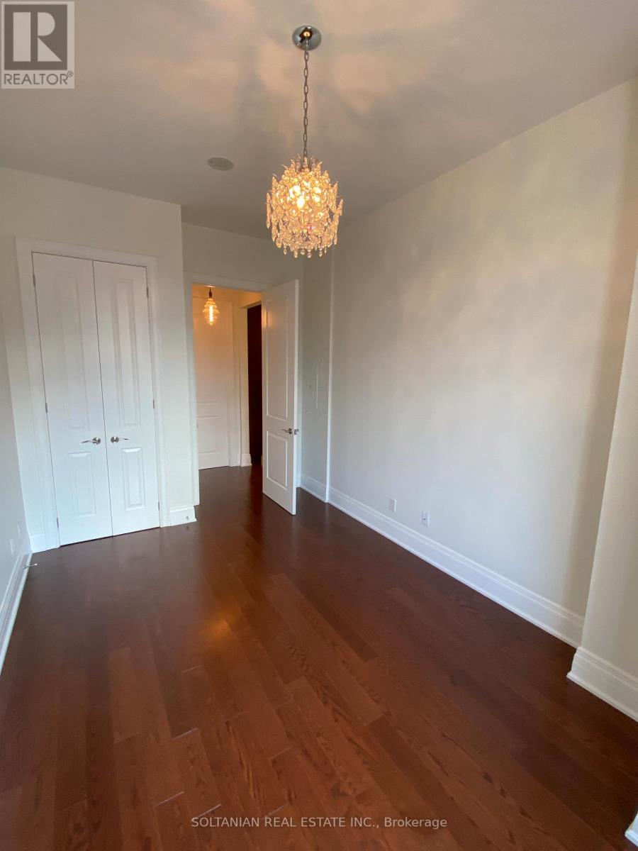 425 - 80 Burns Boulevard, King, Ontario  L7B 0B3 - Photo 13 - N12920836